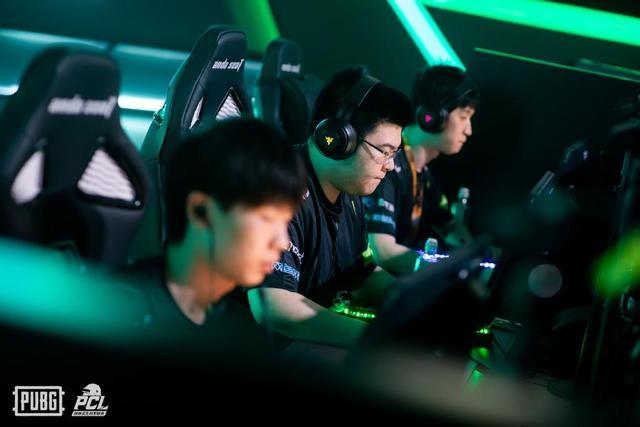 仅凭资历深 仅凭资历深